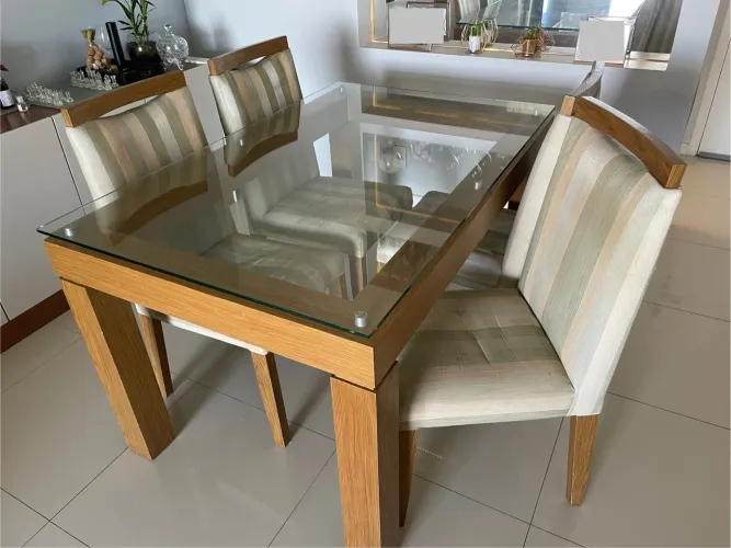 Conjunto de Mesa e 4 Cadeiras para Sala