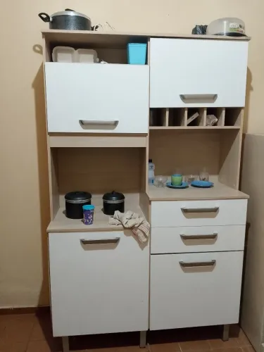 Armário de cozinha conservado 