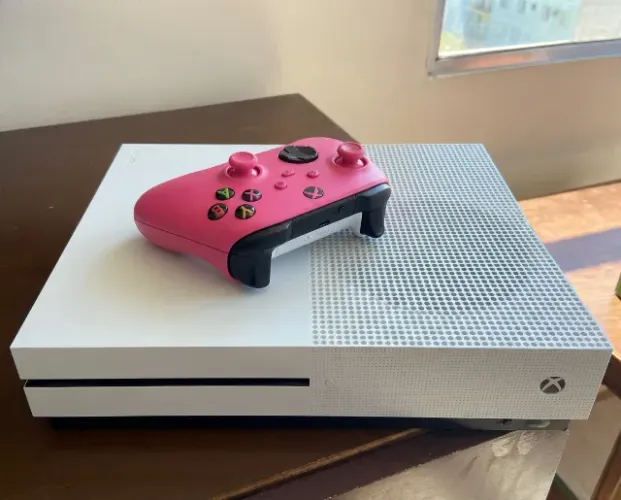 XBOX ONE S C/ CONTROLE PINK ZERO