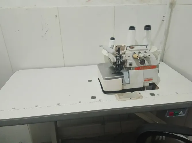 Máquina overloque