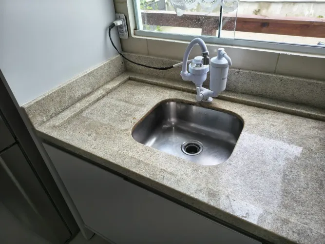 Bancada de granito com cuba de inox