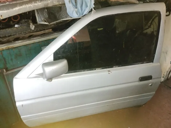 Porta esquerda motorista Escort europeu