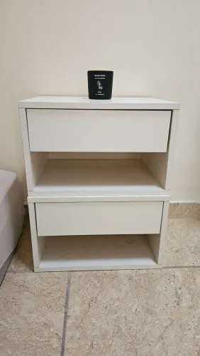 Criado mudo branco
