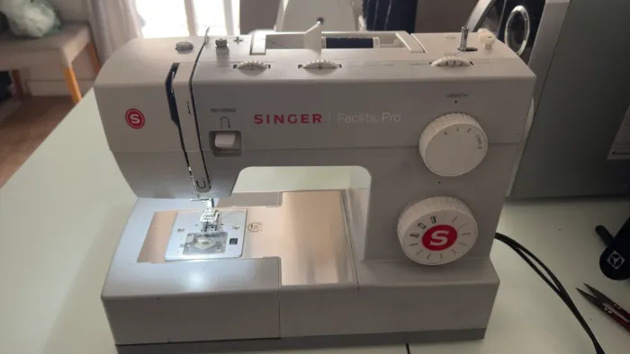 Máquina de costura doméstica singer facilita 4411