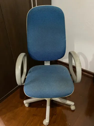 Cadeira de Escritório Giratória Azul com Braços