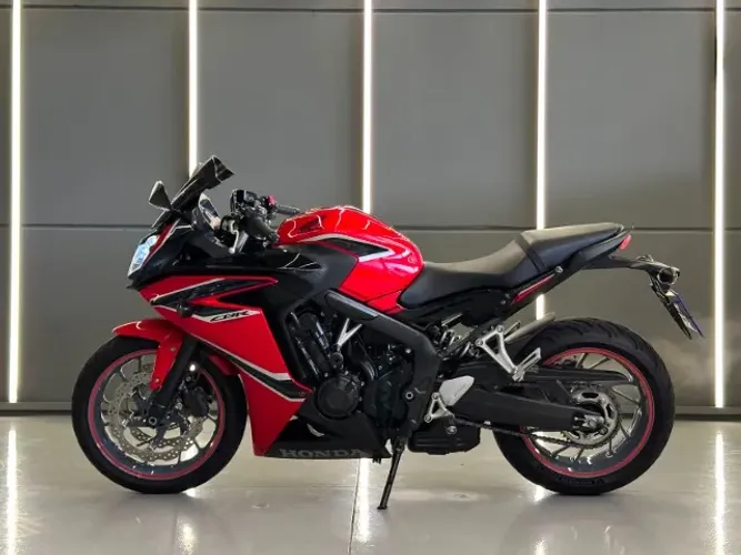 Honda CBR 650F - Revisada e com procedência