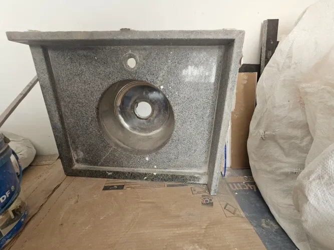 Bancada de granito, Cuba de inox + mão francesa
