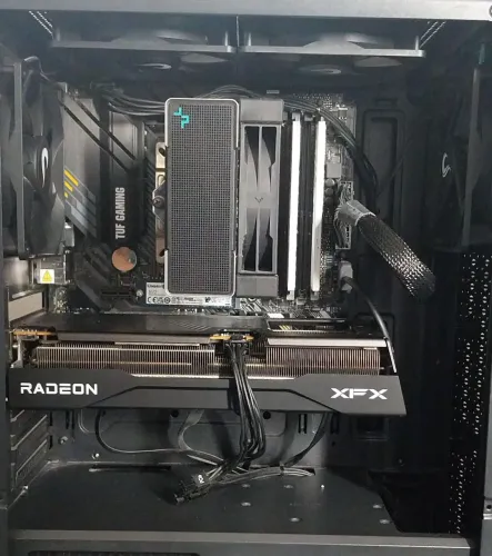 XFX SWIFT RX 9060 XT 8GB