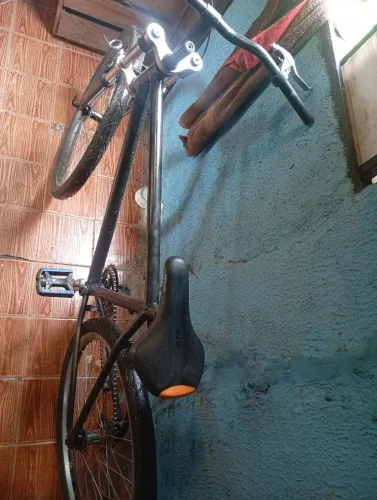 Bike de alumínio com par de VMAX cassete $290 pra ir logo 