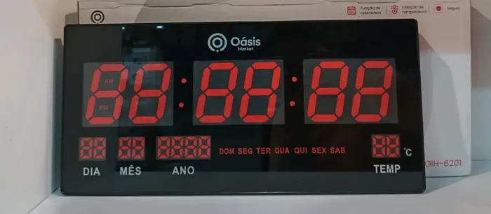 Relógio digital LED grande
