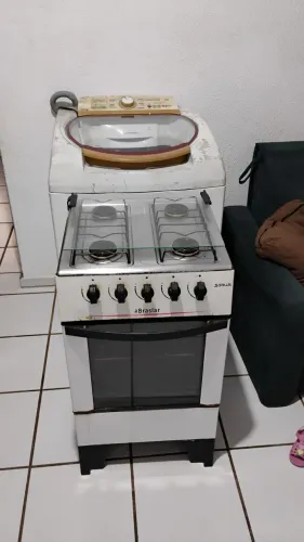 Máquina de Lavar e Fogão (300,00 Tudo)