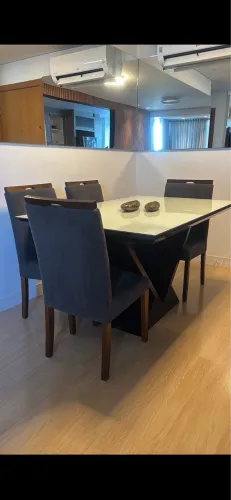 Mesa 6 lugares com tampa de vidro e 4 cadeiras