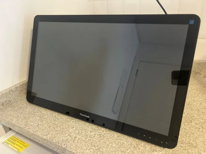Monitor touschcreen abaixo do preço 