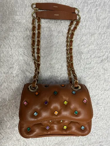 Bolsa Mizz tiracolo Arezzo com pedrarias