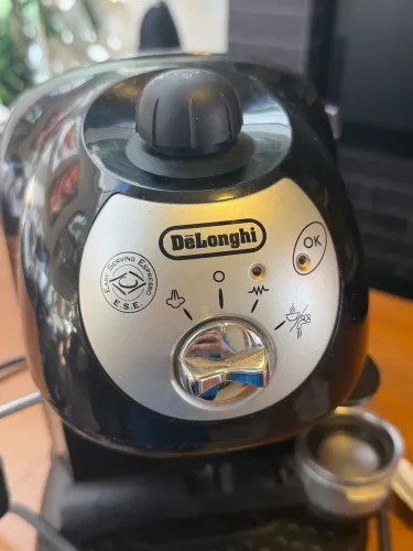 Cafeteira Espresso DeLonghi Original | Café Moído e Sachê | Vaporizador de Leite