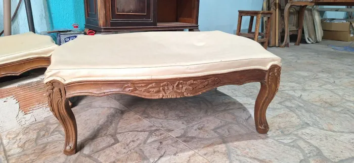 Antigo Puff de Centro Ottoman Estilo Luiz XV em Madeira Maciça (Para Restauro)