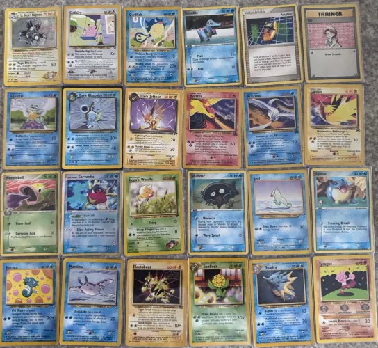 Lote de 24 cartas vintage Pokémon - Inglês e Português