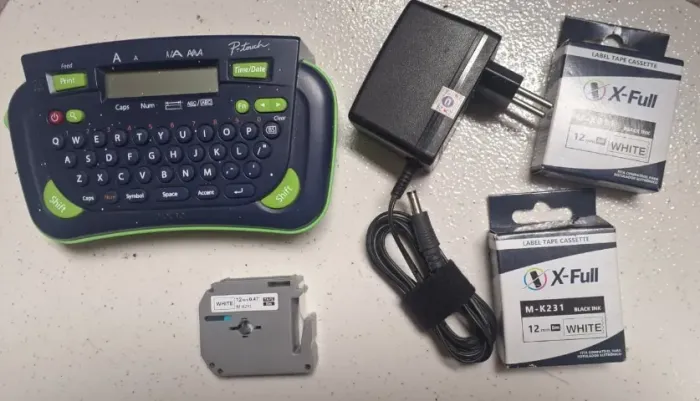 Etiquetadora Brother PT-80 - com 3 fitas