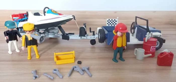Playmobil Jeep Off-Road com Lancha de Corrida e Reboque
