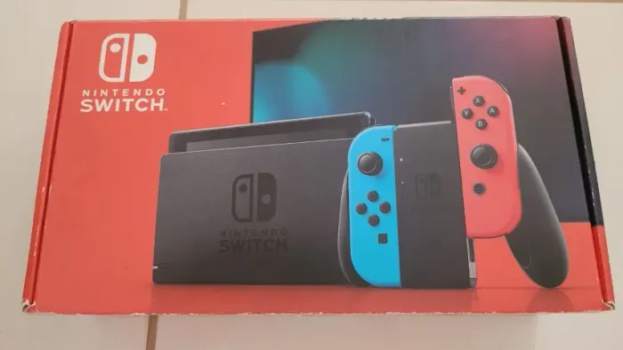 Nintendo Switch V2 na Caixa