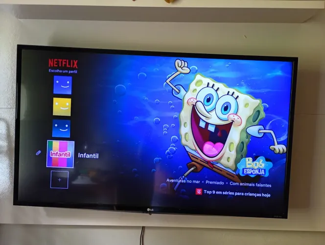 Smart TV LG 43 polegadas - Smart Nativa - Completa (Pés + Controle)