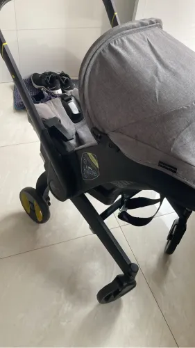 Carrinho de bebê e que vira bebê conforto