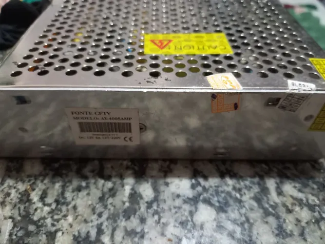 Fonte CFTV modelo AY-4005AMP