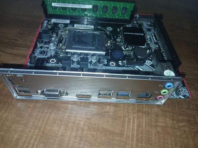 Placa mae esonic 1155+4GB Nova