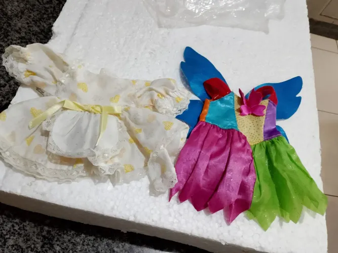 Lote de vestidos para bonecas