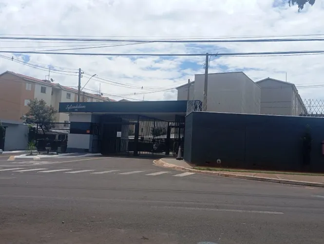 APARTAMENTO À VENDA (ACEITA FINANCIAMENTO)