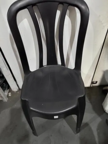 Lote 049 Cadeira Plastica Preta
