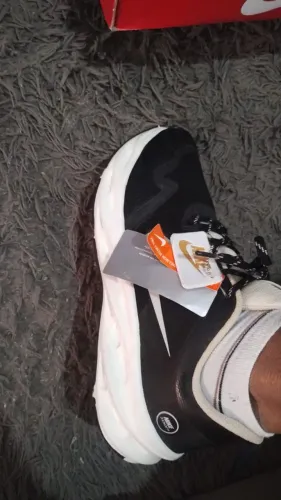 NIKE VOMERO