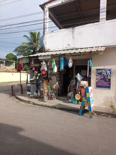 Passo ponto comercial, aluguel barato, não paga água nem luz.