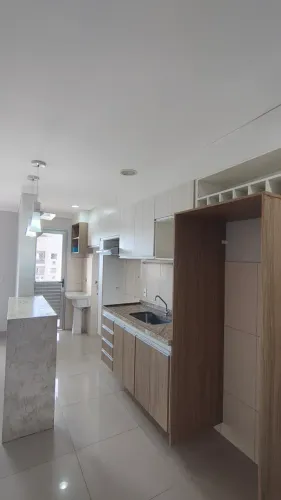 pleno residencial 03 quartos, sendo uma suíte, projetados na cozinha e suíte, 02 vagas de