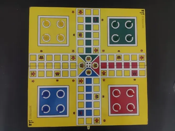 Jogo de Ludo Botticelli em Madeira - 16 Peões, Dado e Manual