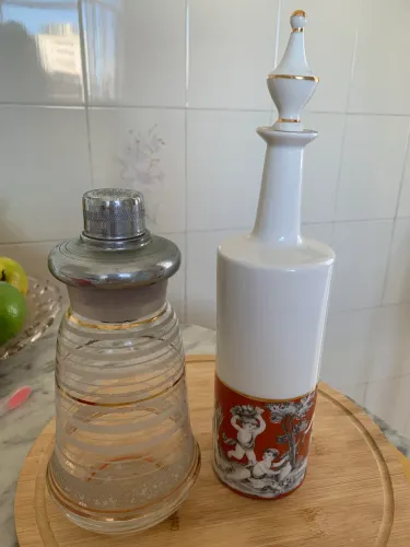 Licoreira vintage porcelana e tambem Azeite porcelana