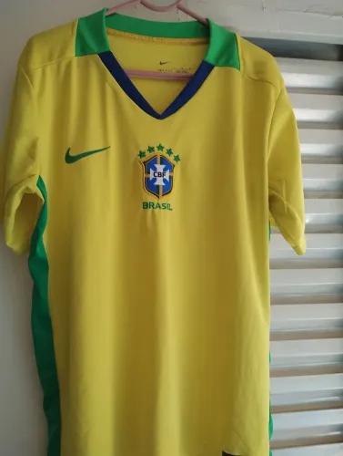 Vende-se Camisa do Brasil