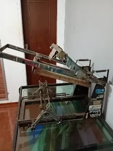 MÁQUINA DE SILK EM COPOS E CANETAS