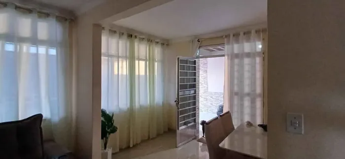 Excelente casa com piscina a venda, 2 Q, 2 banheiros