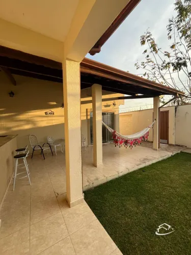 Excelente casa à venda no bairro Vila Geny em Lorena-SP.