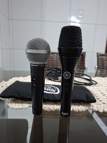 Dois microfones com fio, (AKG)(WVM58)