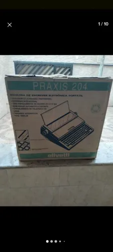 Máquina de escrever olivetti práxis 204