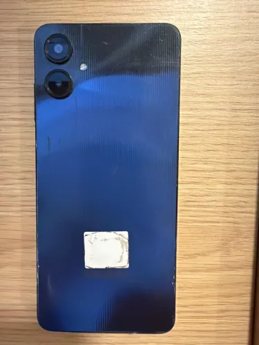 Celular Samsung A06 usado 