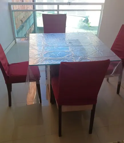 Mesa com tampo de vidro temperado, medida 1m²