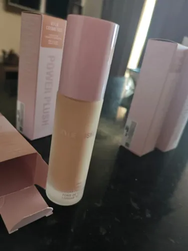 Base Kylie Cosmetics Power Plush Original Nova (nunca usado) - Tons: 2W, 3W, 5WN e 6.5W