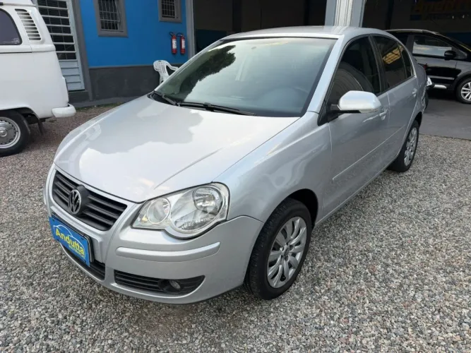 Volkswagen Polo Sed. Comfort. 1.6 MI Tot. Flex 8V 2011