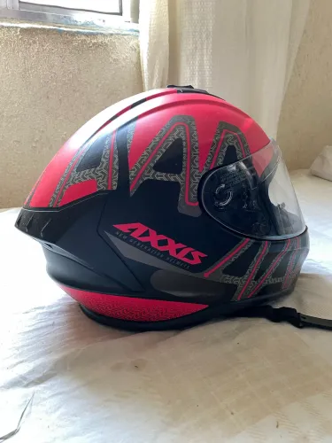 Capacete norisk Robocop *Tam* 60, 500 R$ / Capacete Axxis muito novo *Tam* 58, 600 R$