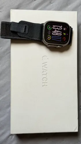 Apple Watch Ultra 1, bateria 87%, sem detalhes, com caixa