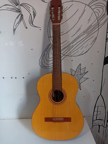 Violão Di Giorgio em ótimo estado