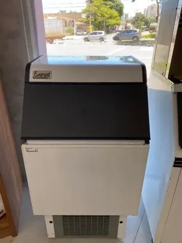Maquina de Gelo cubo 75 Kg